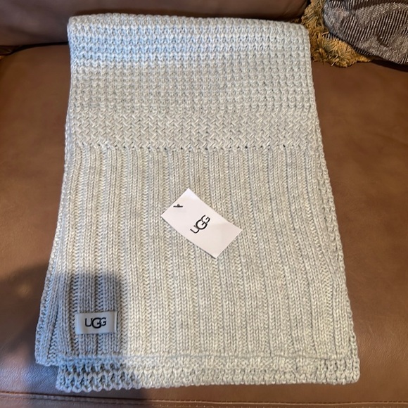 UGG Cardi Scarf, brand new - Picture 1 of 5